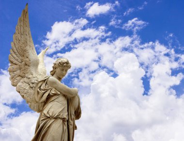 Büyük kanatları ile güzel melek. Koruyucu melek. Melek savior