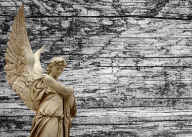 Büyük kanatları ile güzel melek. Koruyucu melek. Melek savior