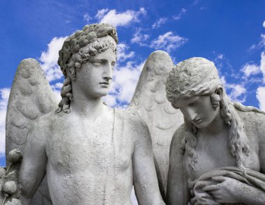 Geçmişinde kanatları olan güzel bir melek. İncil hikayeleri