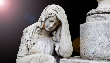 Aziz Meryem Ana heykeli