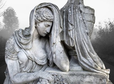 Aziz Meryem Ana heykeli