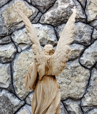 Büyük kanatları ile güzel melek. Koruyucu melek. Melek savior