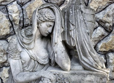 Aziz Meryem Ana heykeli