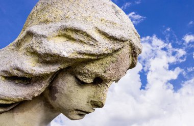 Büyük kanatları ile güzel melek. Koruyucu melek. Melek savior