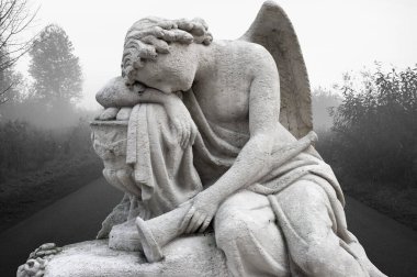 Büyük kanatları ile güzel melek. Koruyucu melek. Melek savior