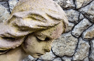 Büyük kanatları ile güzel melek. Koruyucu melek. Melek savior