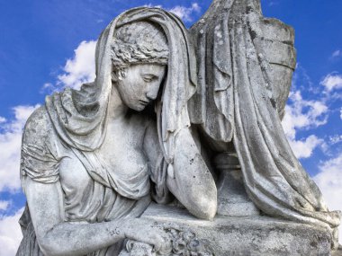 Aziz Meryem Ana heykeli