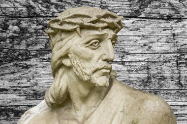 Yüce İsa çarmıhın altında. Tanrının ıstırabı ve ölümü