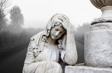 Aziz Meryem Ana heykeli