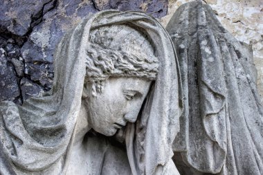 Aziz Meryem Ana heykeli