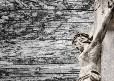 Yüce İsa çarmıhın altında. Tanrının ıstırabı ve ölümü