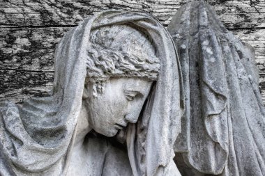 Aziz Meryem Ana heykeli