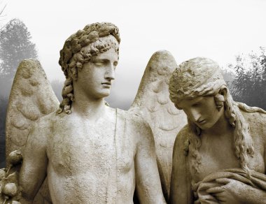 Büyük kanatları ile güzel melek. Koruyucu melek. Melek savior