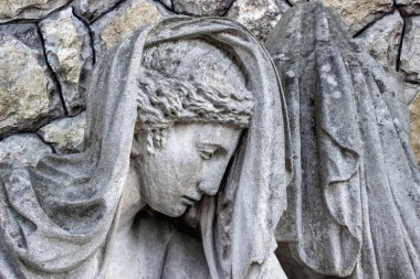 Aziz Meryem Ana heykeli