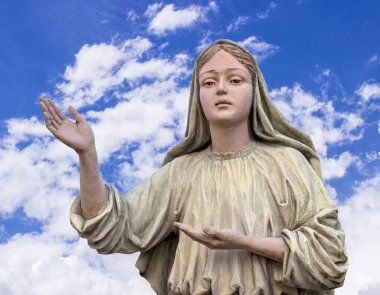 Aziz Meryem Ana heykeli