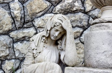 Aziz Meryem Ana heykeli