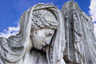 Aziz Meryem Ana heykeli