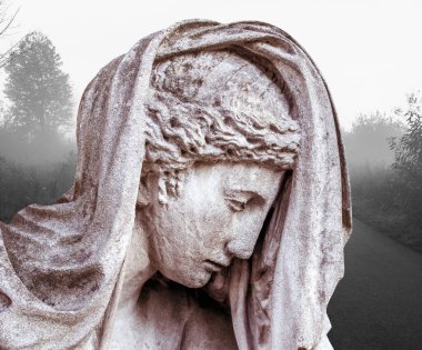 Aziz Meryem Ana heykeli