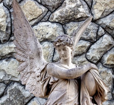 Büyük kanatları ile güzel melek. Koruyucu melek. Melek savior