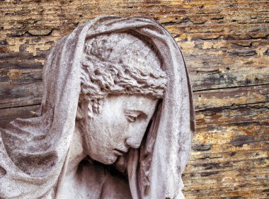 Aziz Meryem Ana heykeli