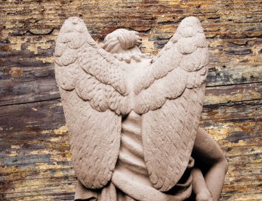 Büyük kanatları ile güzel melek. Koruyucu melek. Melek savior