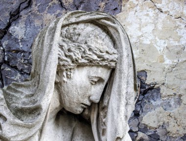 Aziz Meryem Ana heykeli