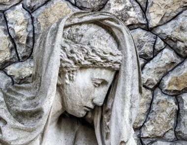 Aziz Meryem Ana heykeli