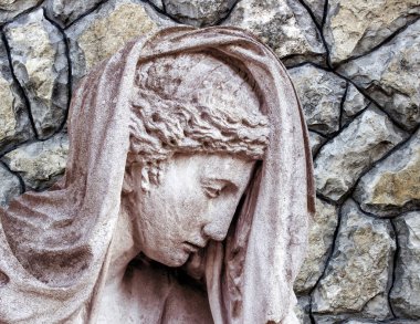 Aziz Meryem Ana heykeli