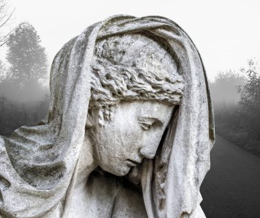 Aziz Meryem Ana heykeli