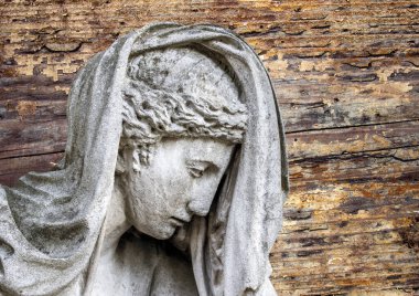 Aziz Meryem Ana heykeli