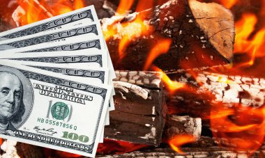 Arka planda yakın plan Amerikan doları. Amerika Birleşik Devletleri Ulusal Para Birimi