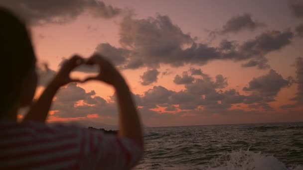 Beautiful Young European Women Girl Sea Takes Selfie Photographs Sunset — Stock videók