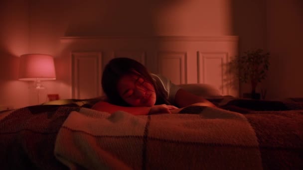 Depressed Asian Woman Cannot Sleep Insomnia Suffering Insomnia Lying Bed — Stockvideo