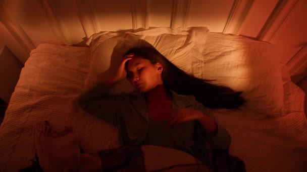 Depressed Asian Woman Cannot Sleep Insomnia Suffering Insomnia Lying Bed — 图库视频影像