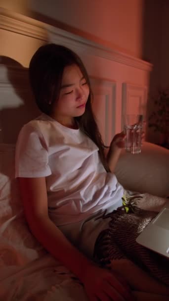 Depressed Asian Woman Cannot Sleep Insomnia Suffering Insomnia Lying Bed — Vídeo de Stock