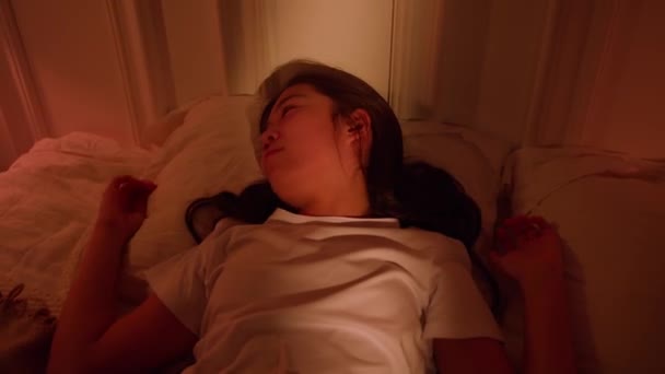 Depressed Asian Woman Cannot Sleep Insomnia Suffering Insomnia Lying Bed — Video Stock