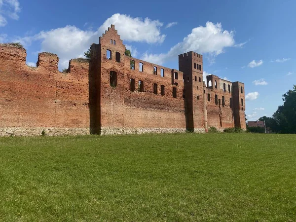 波兰城堡的废墟 Szymbark城堡 14世纪Szymbark村的城堡 — 图库照片