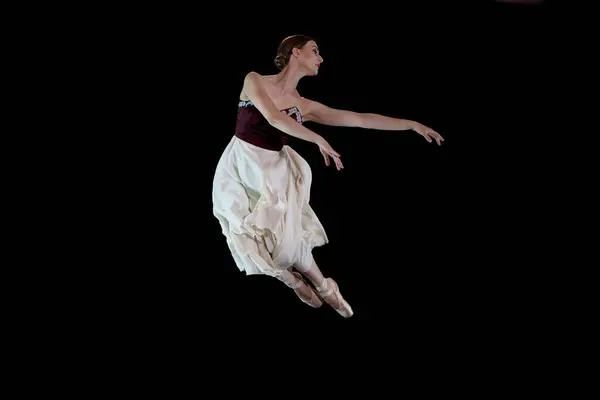 Baletní Tanečnice Černém Pozadí Tanečnice Taneční Pozici — Stock fotografie