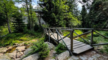 Karkonosze Ulusal Parkı. Dağlar ve bulutlar.