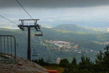 Karkonosze dağlarındaki teleferik. yüksek kaliteli fotoğraf