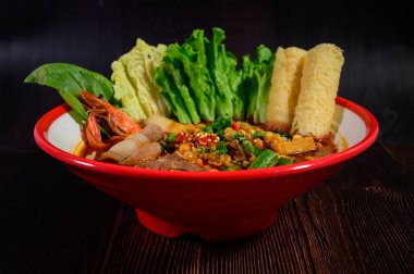 Baharatlı ve baharatlı Mala güveç. Sıcak ve baharatlı.