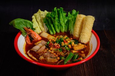 Baharatlı ve baharatlı Mala güveç. Sıcak ve baharatlı.