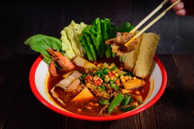 Baharatlı ve baharatlı Mala güveç. Sıcak ve baharatlı.