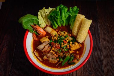 Baharatlı ve baharatlı Mala güveç. Sıcak ve baharatlı.