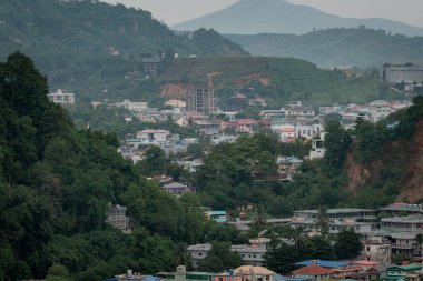 Tayland-Myanmar sınırı hem Tayland hem de Myanmar 'da sel baskınlarını önlemek için sel bariyerleri inşa edildi..