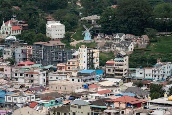 Baharatlı ve baharatlı Mala güveç. Sıcak ve baharatlı.