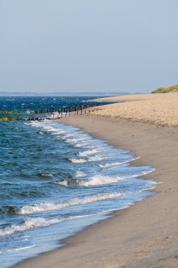 Okyanus dalgaları adada kıyıya vuruyor Sylt
