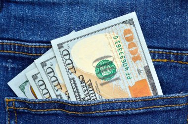 Kot pantolonun cebinde Amerikan parası