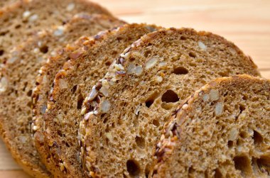 Taze ekmek dilimleri, fırın ürünleri, pastalar...