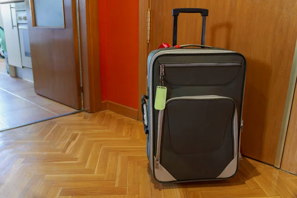 Close Suitcase Door House — Stock Photo, Image